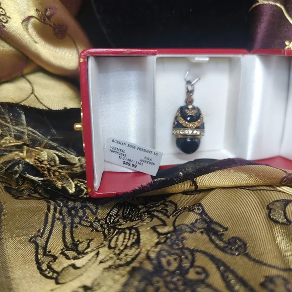 Elegant Royal Crown Russian Egg Pendant! - Picture 4 of 7